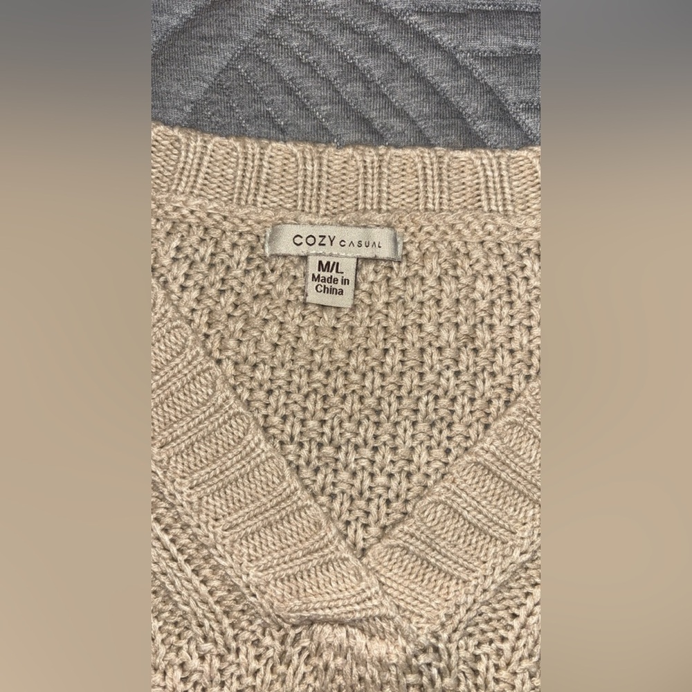 Cozy Casual Cable Knit Oversized V-Neck Sweater - Picture 4 of 8
